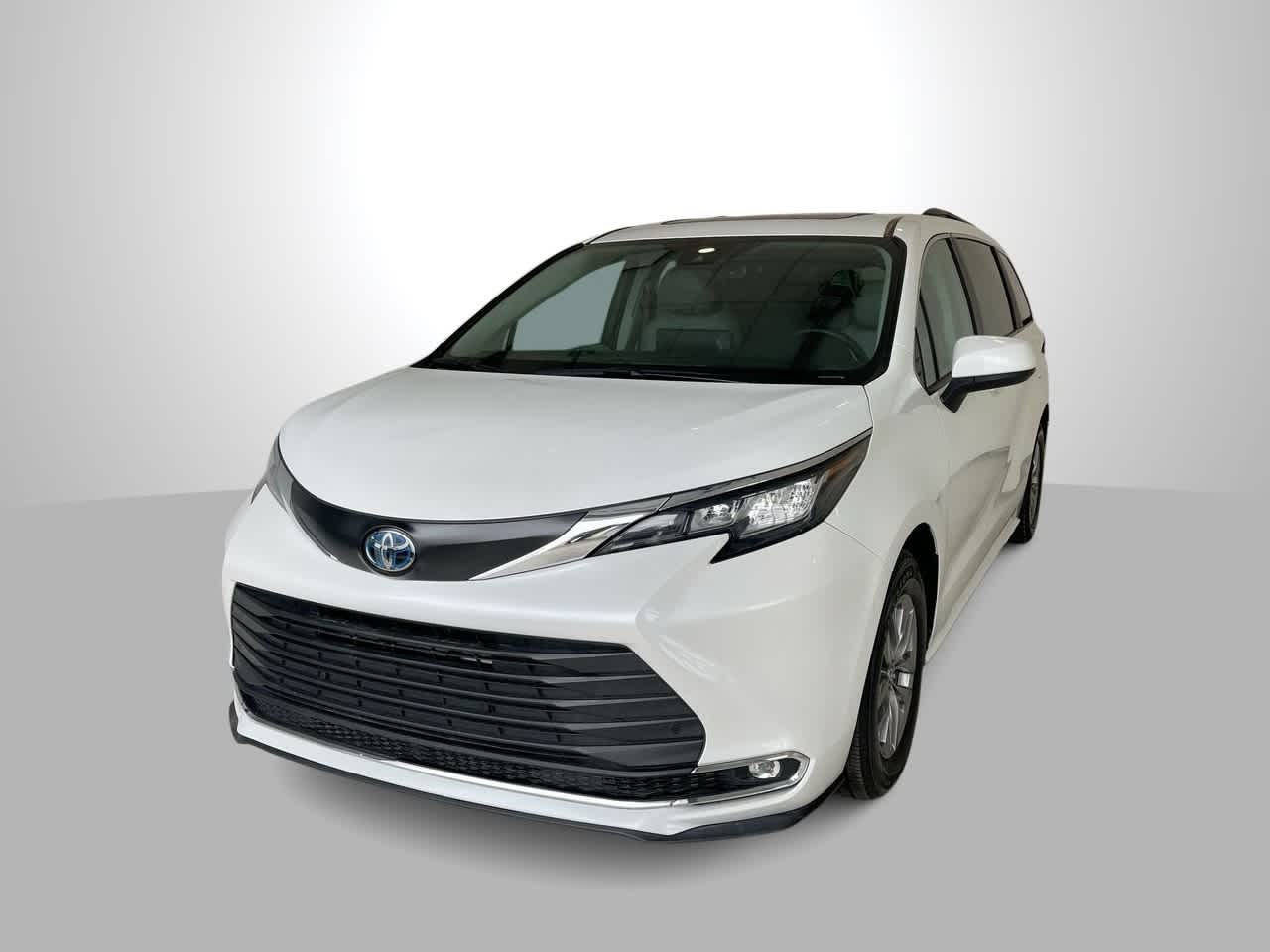used 2023 Toyota Sienna car, priced at $42,172