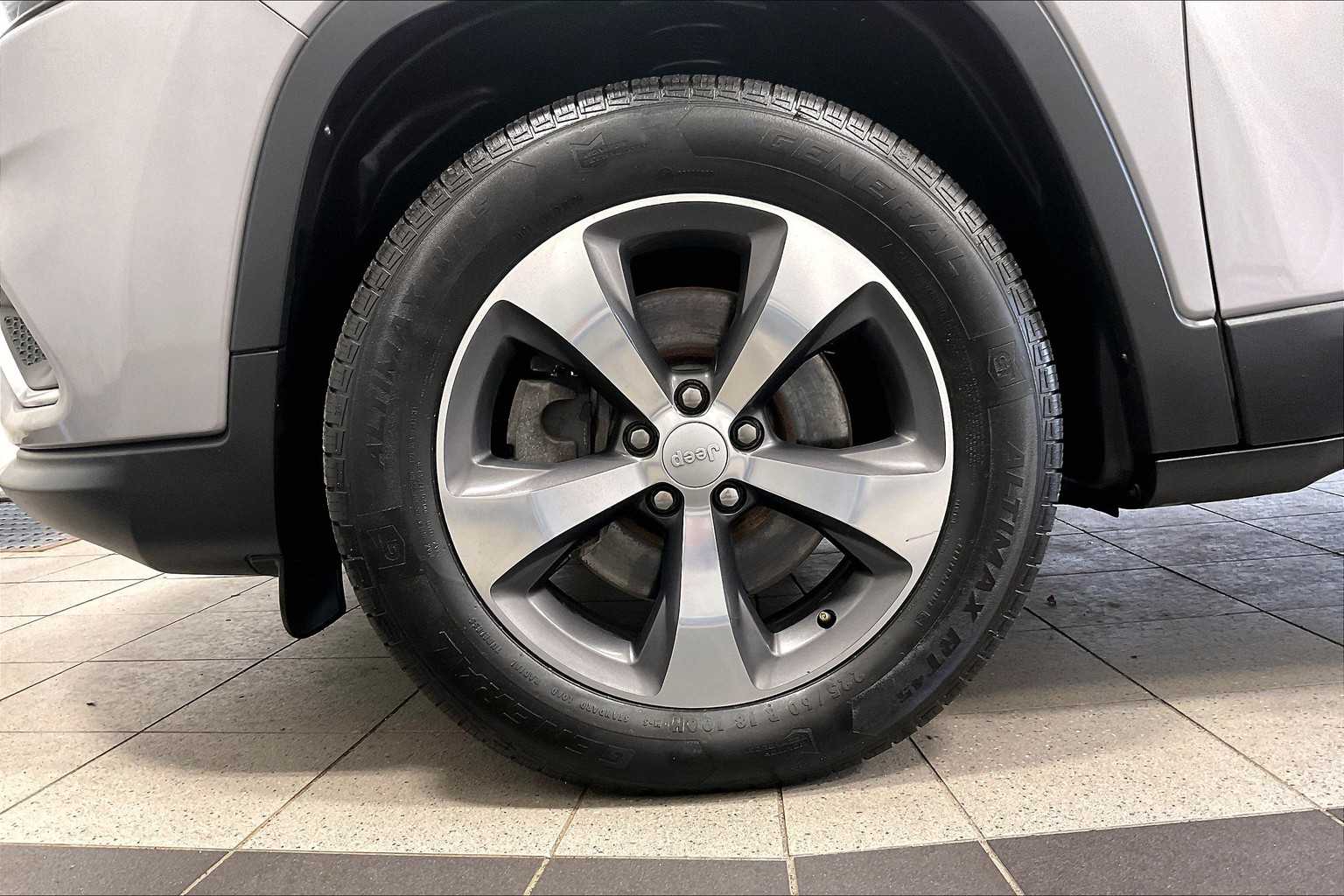 used 2019 Jeep Cherokee car, priced at $17,595