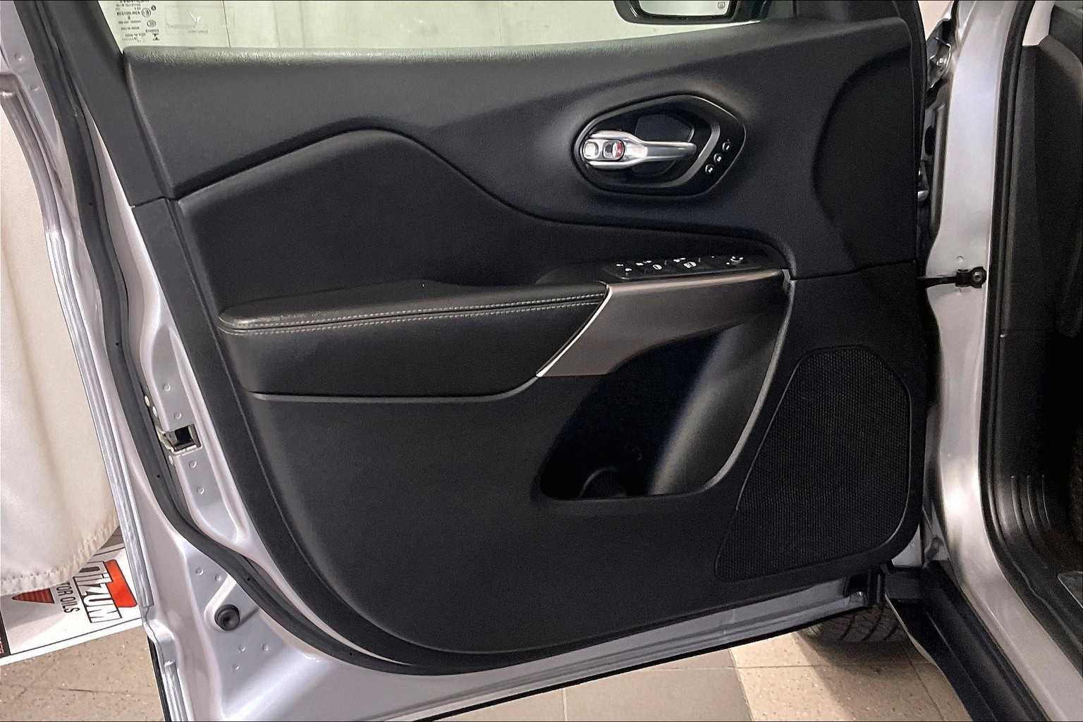 used 2019 Jeep Cherokee car, priced at $17,595