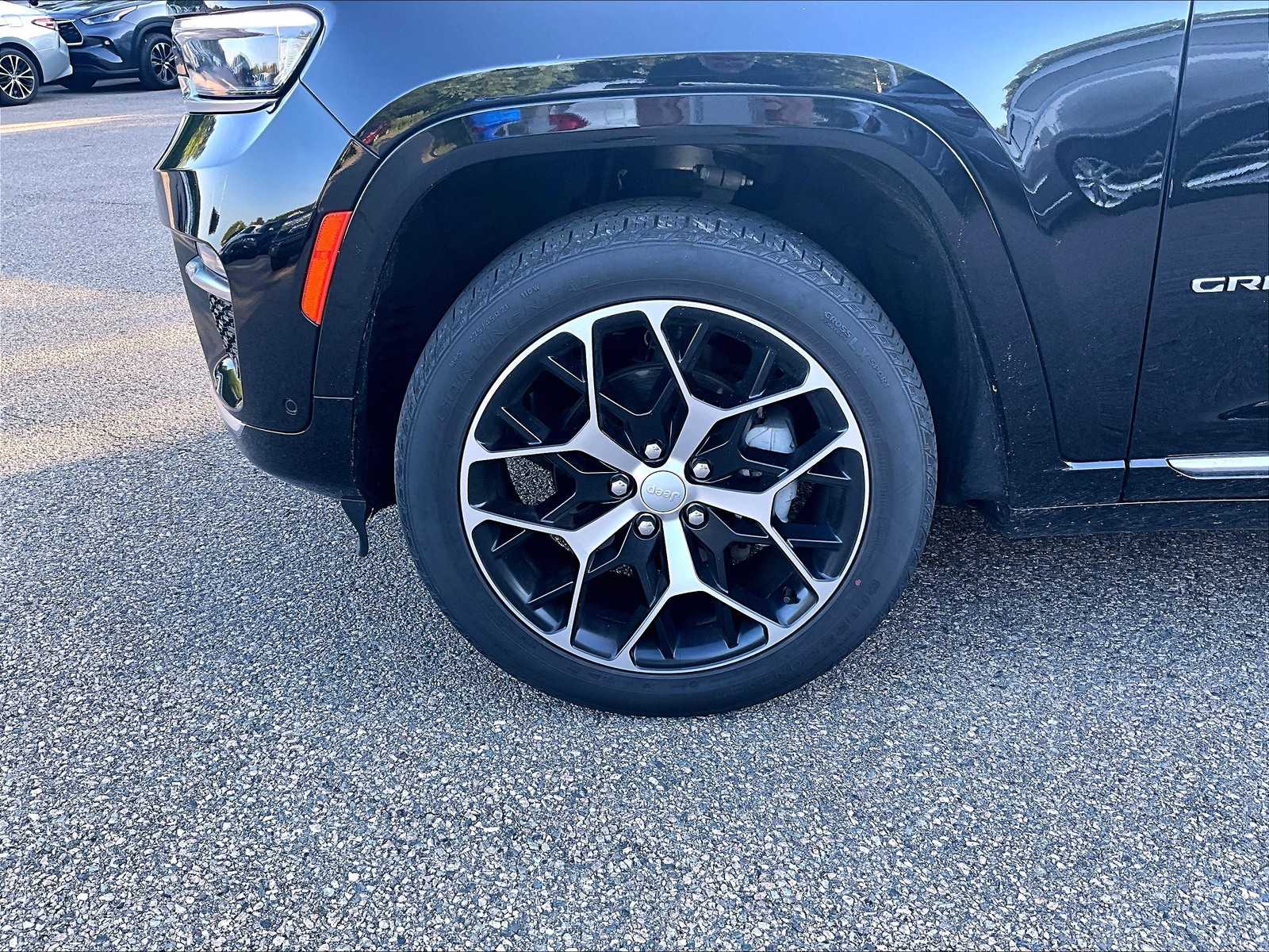 used 2023 Jeep Grand Cherokee car, priced at $44,424