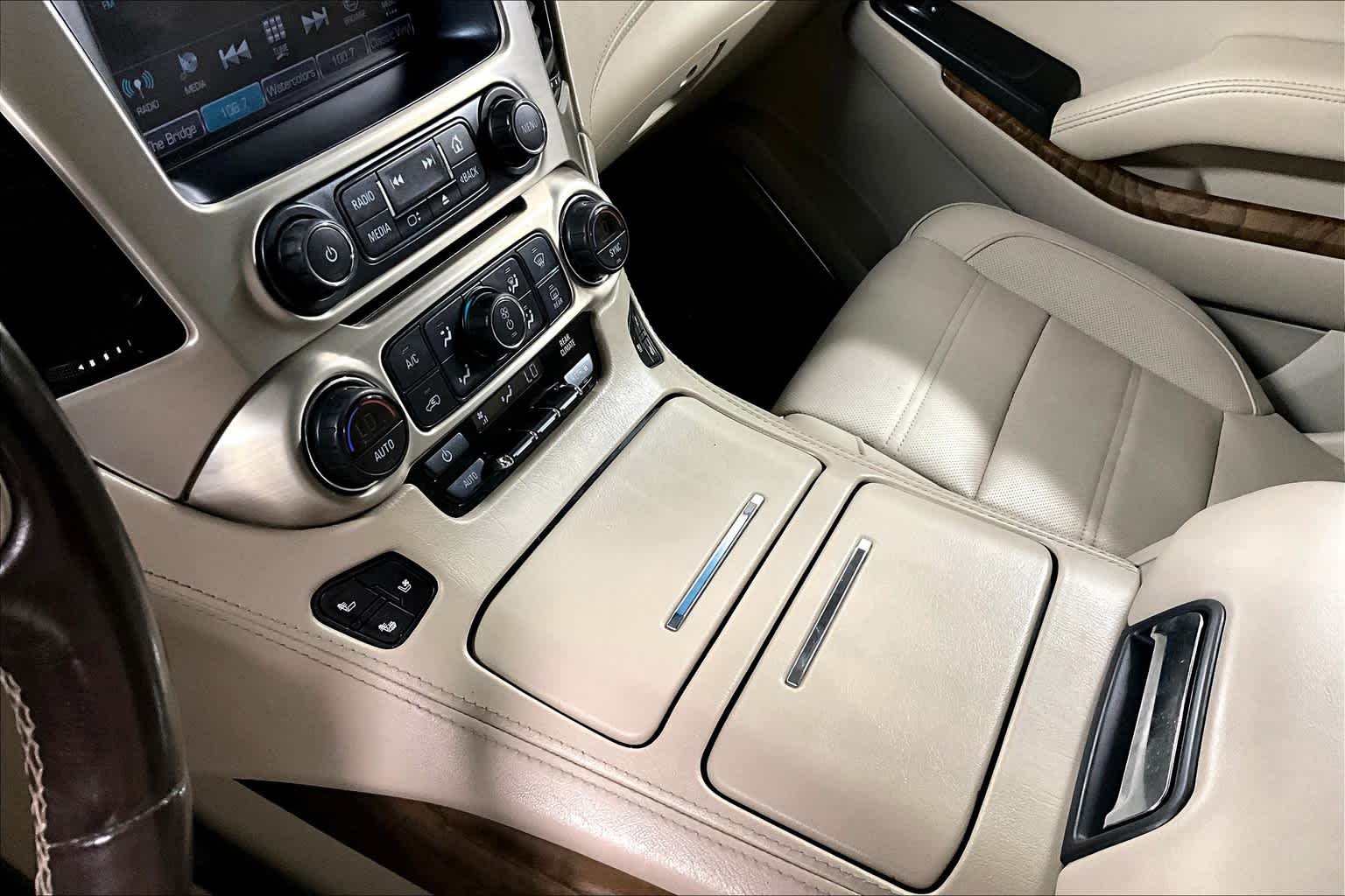 used 2019 GMC Yukon car, priced at $30,689
