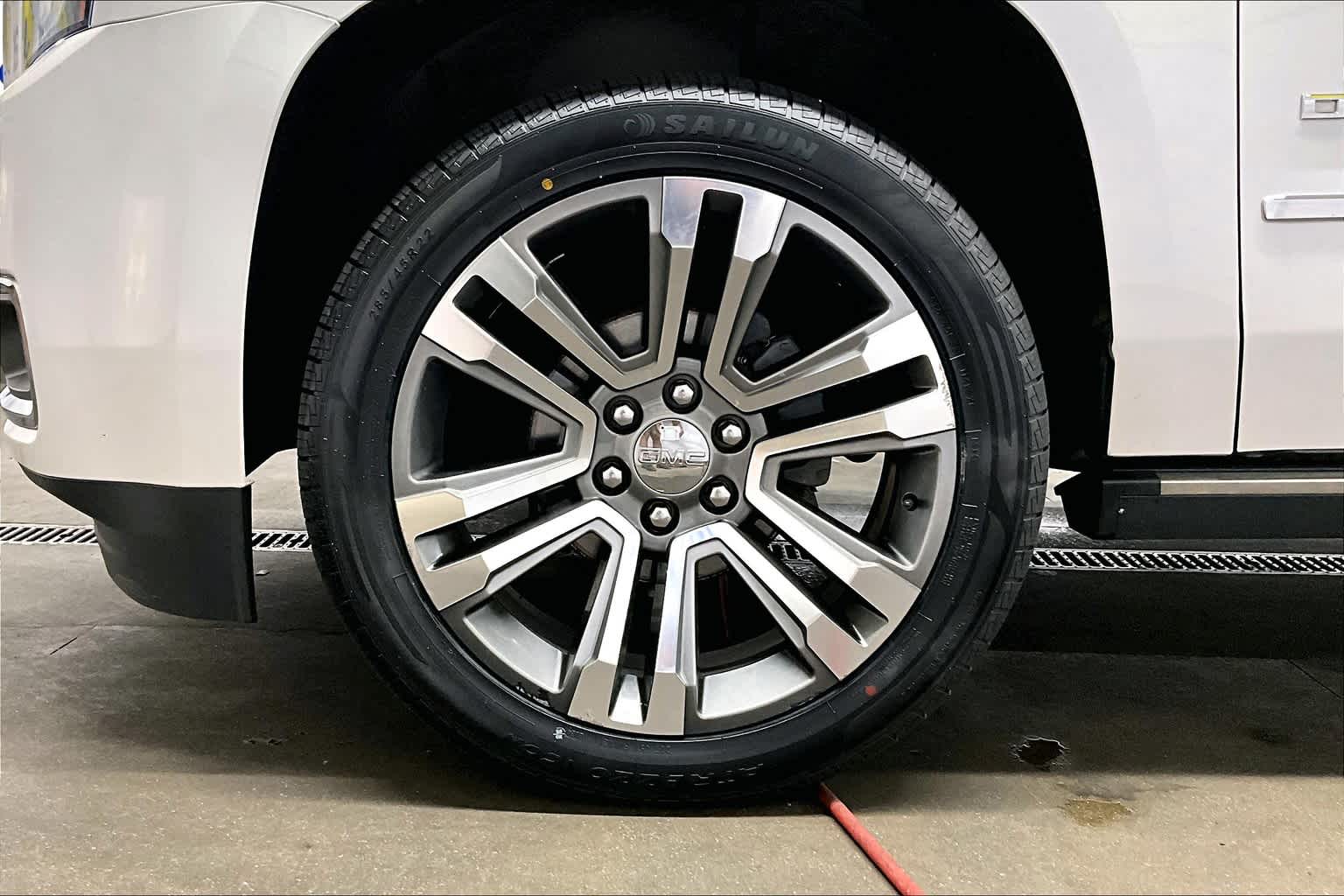 used 2019 GMC Yukon car, priced at $30,689