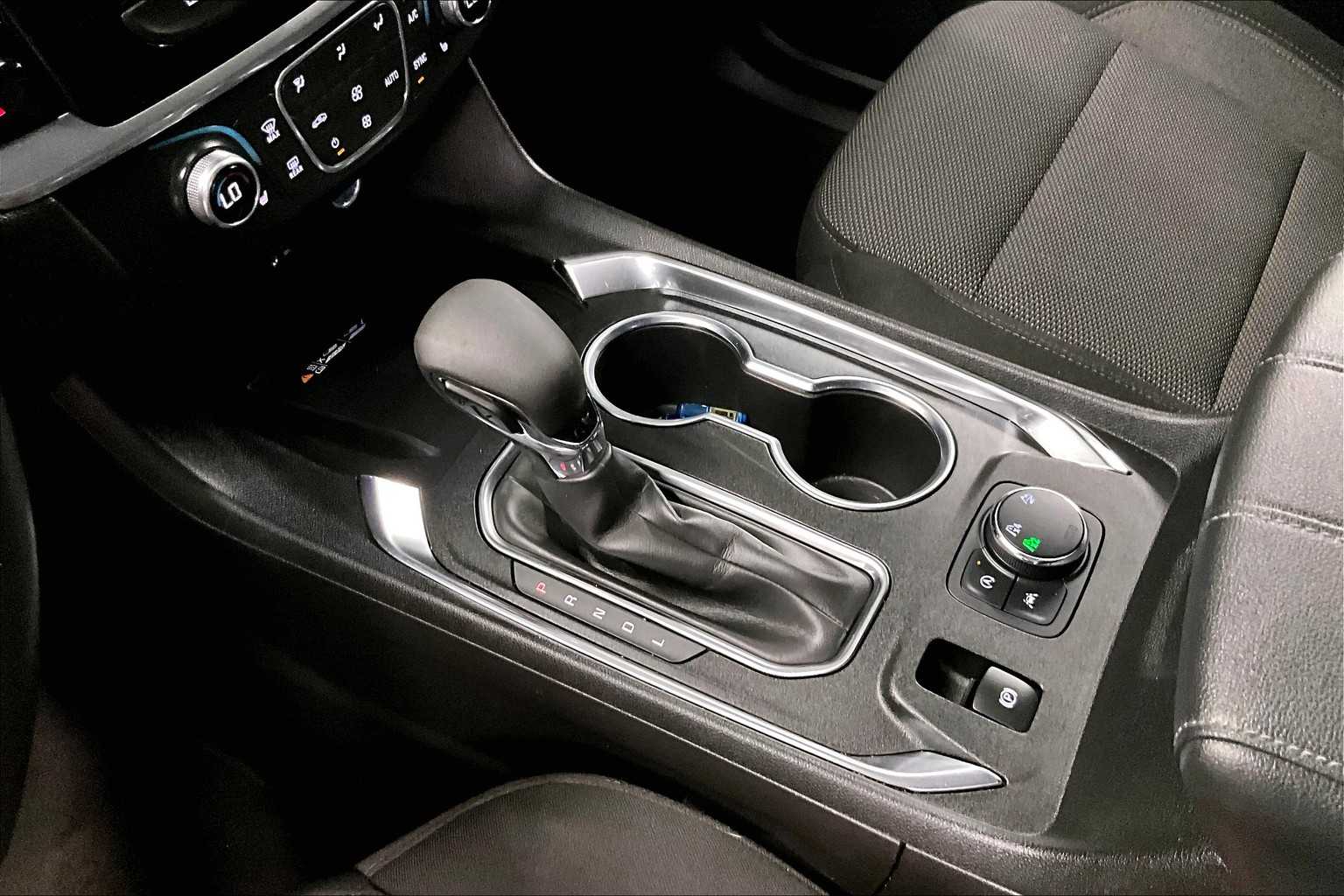 used 2022 Chevrolet Traverse car, priced at $27,688