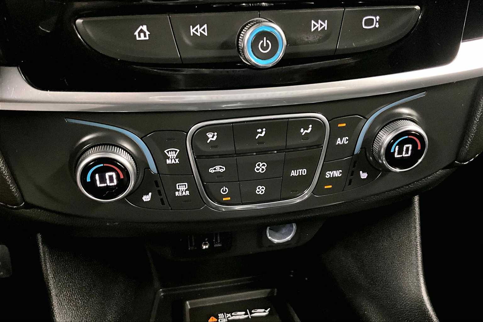 used 2022 Chevrolet Traverse car, priced at $27,688