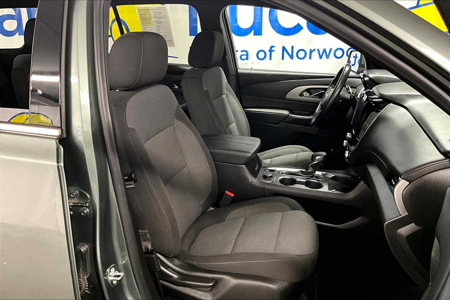 used 2022 Chevrolet Traverse car, priced at $27,688