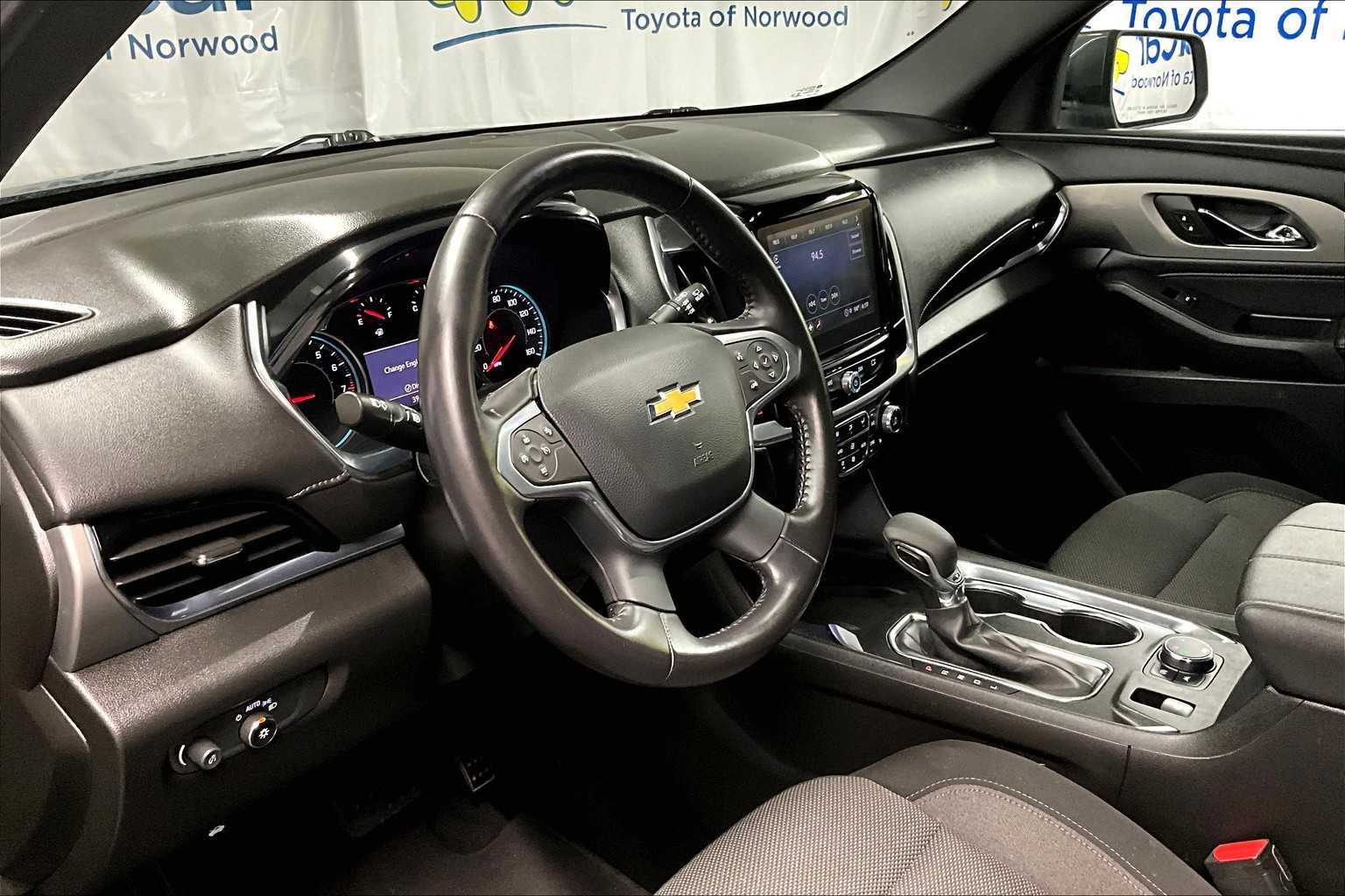 used 2022 Chevrolet Traverse car, priced at $27,688