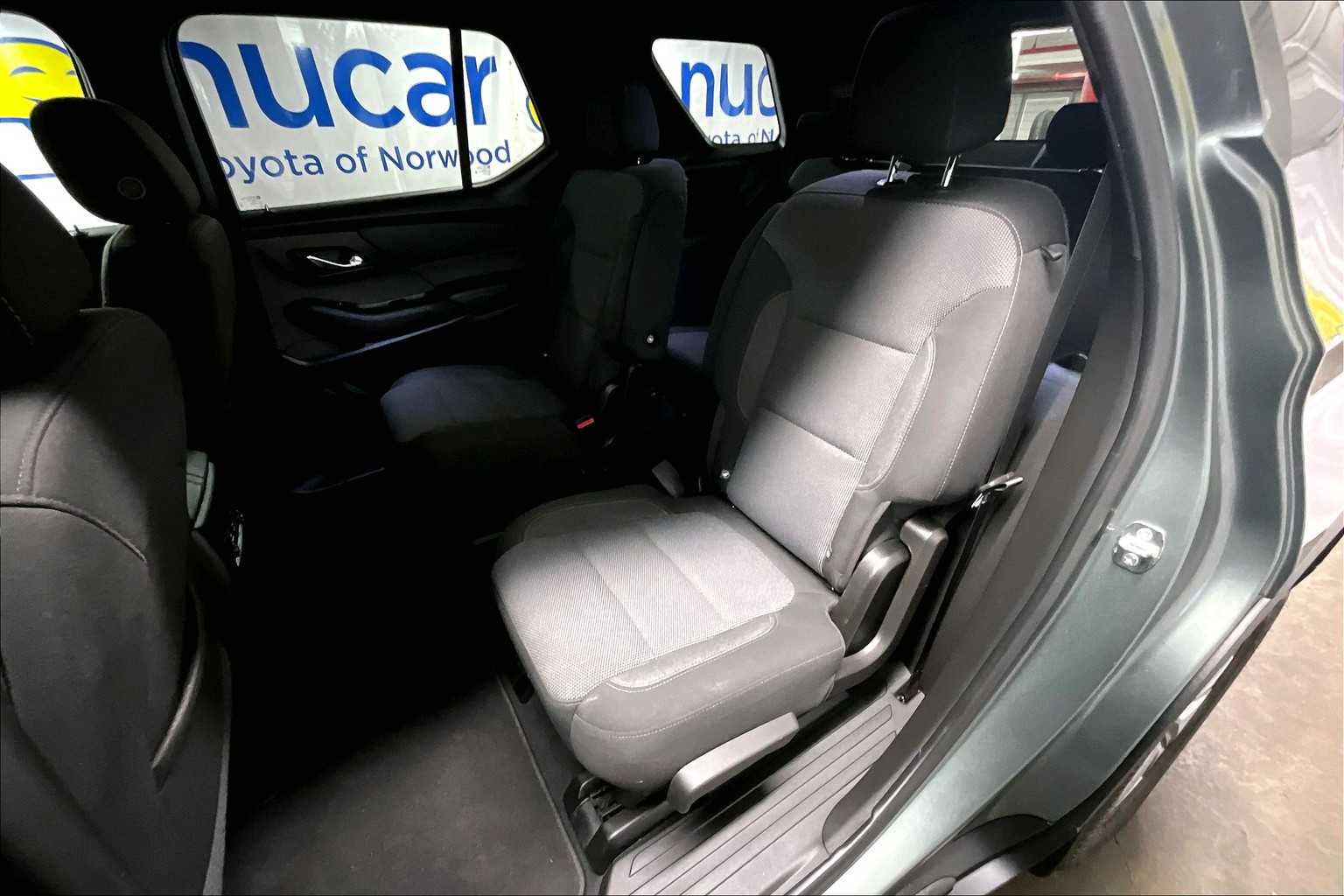 used 2022 Chevrolet Traverse car, priced at $27,688