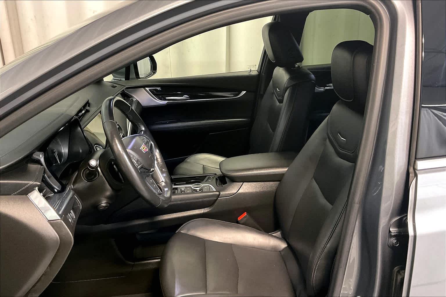 used 2021 Cadillac XT5 car, priced at $30,888