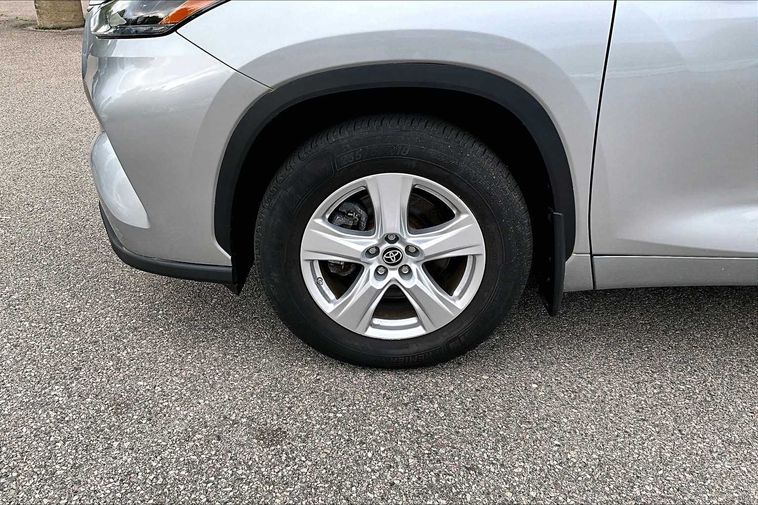 used 2022 Toyota Highlander car, priced at $35,988