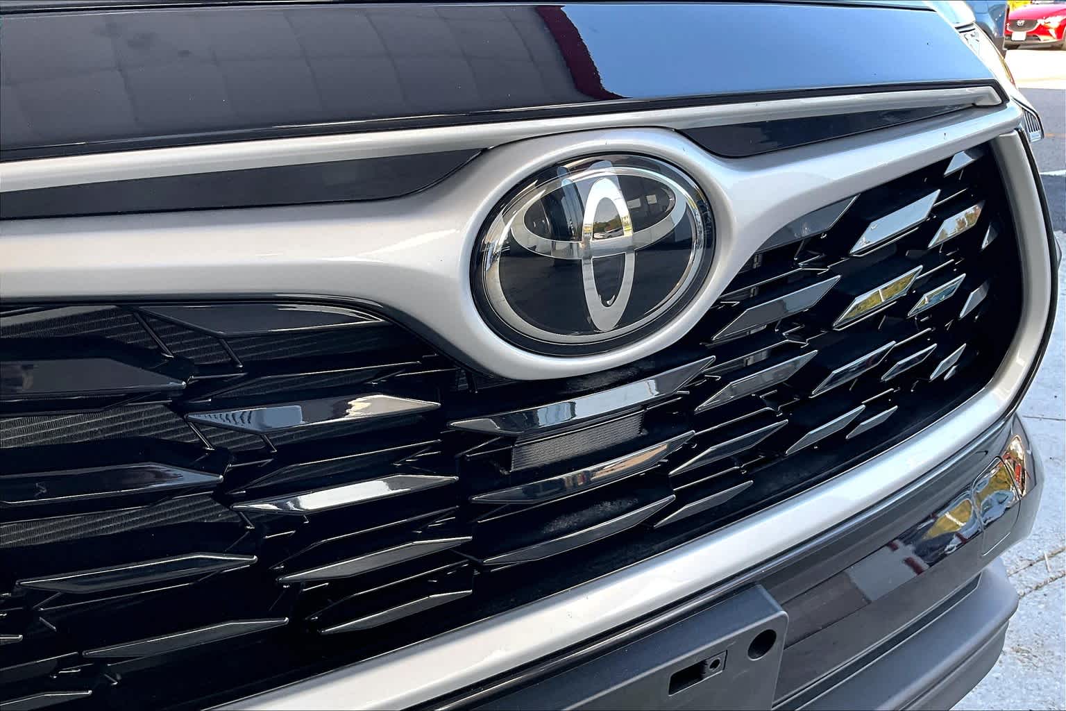 used 2021 Toyota Highlander car, priced at $32,488