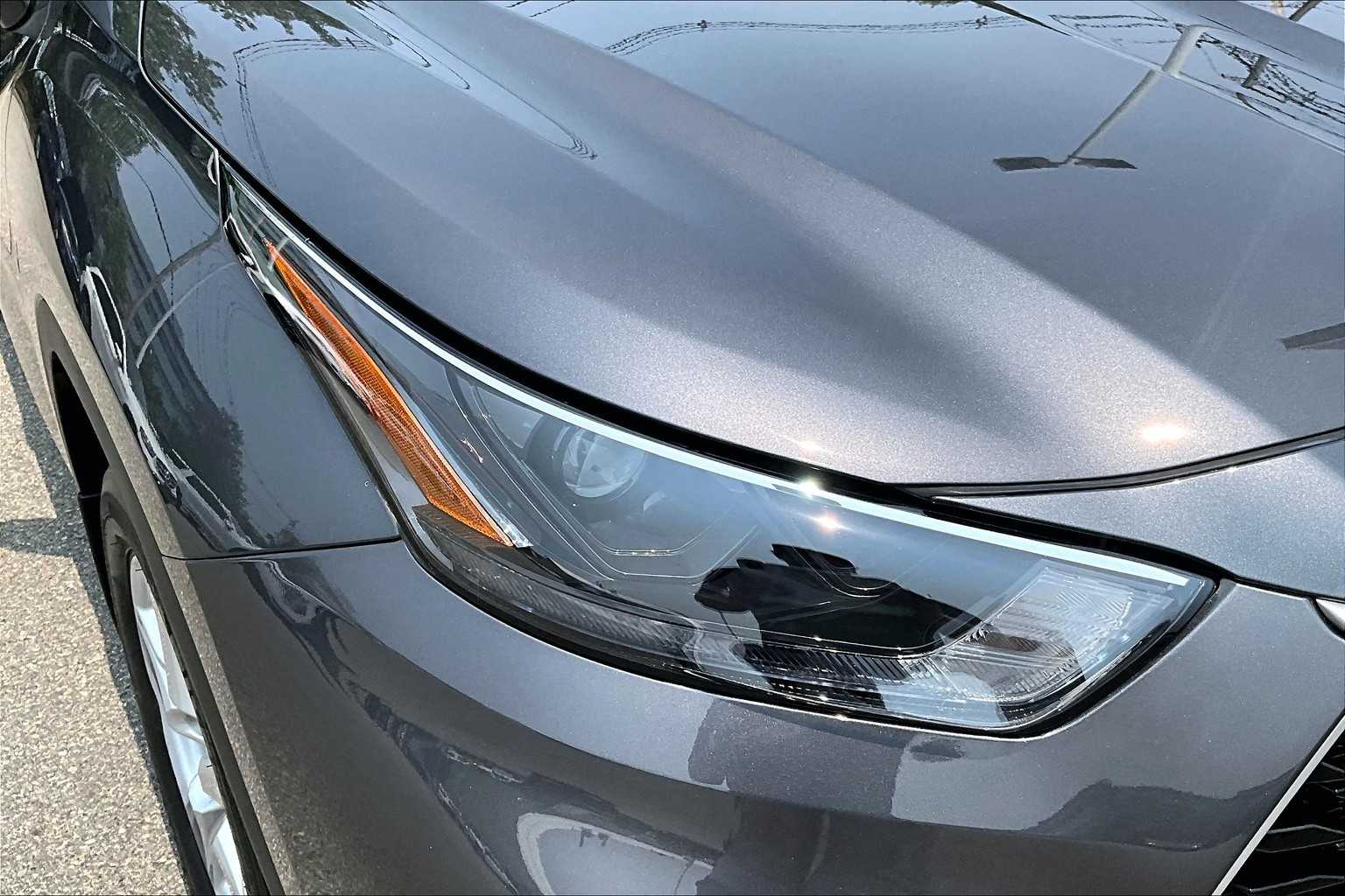 used 2022 Toyota Highlander car, priced at $33,788