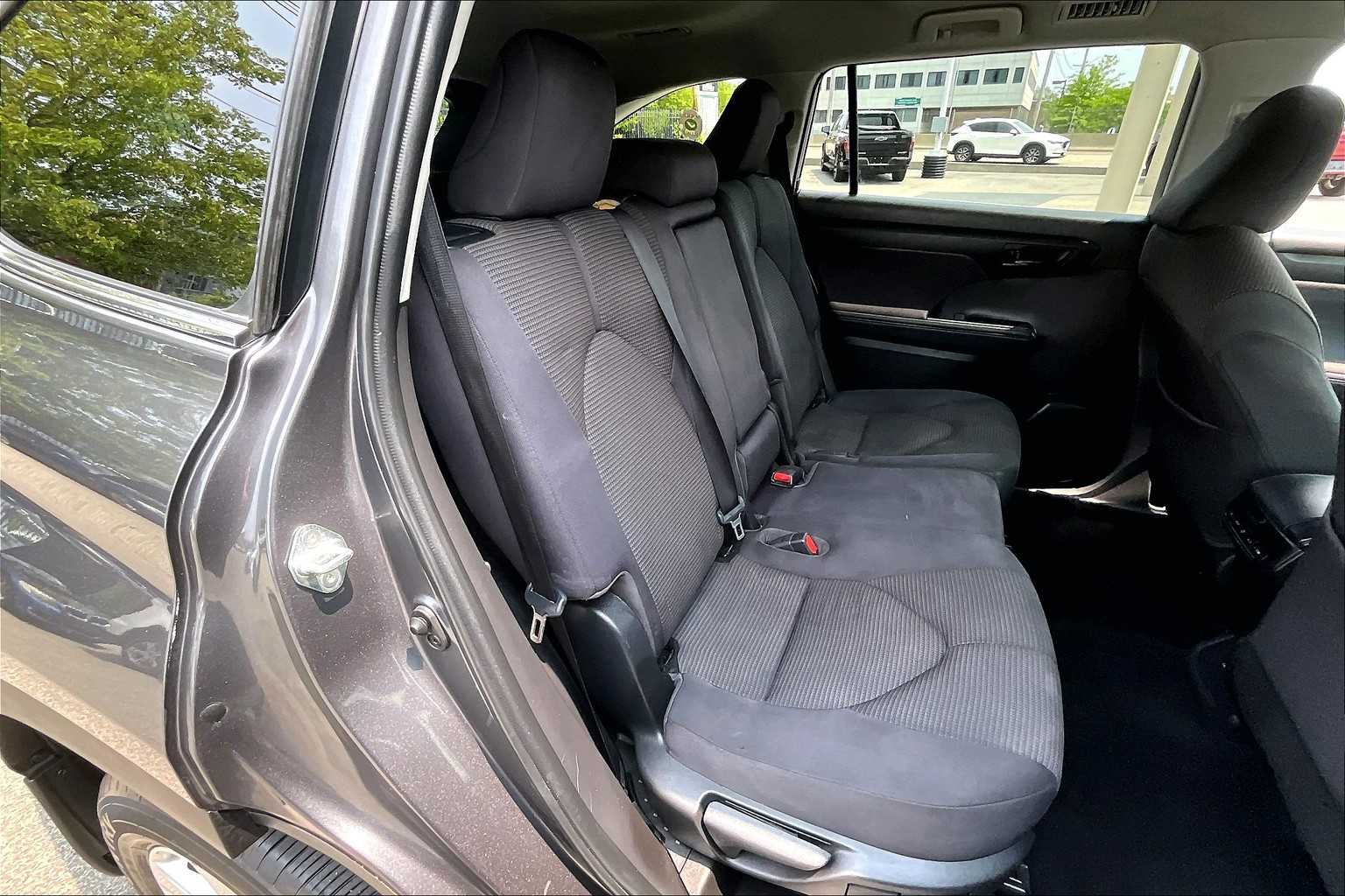 used 2022 Toyota Highlander car, priced at $33,788