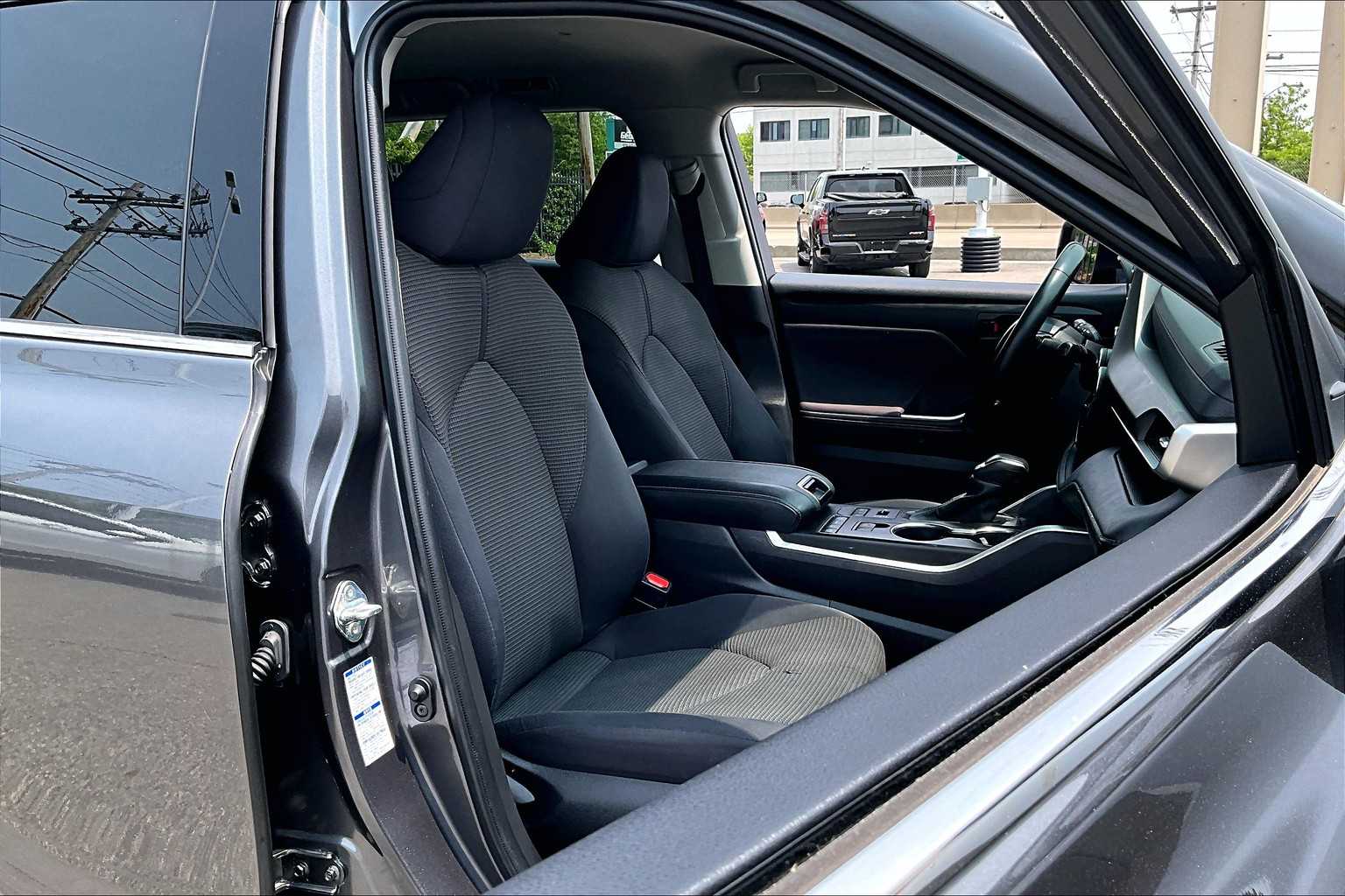used 2022 Toyota Highlander car, priced at $33,788