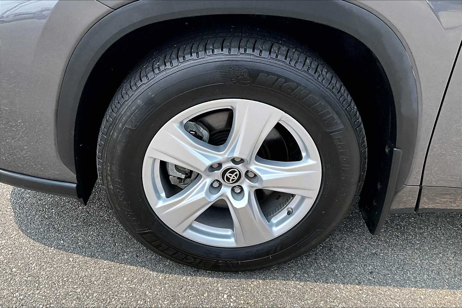 used 2022 Toyota Highlander car, priced at $33,788
