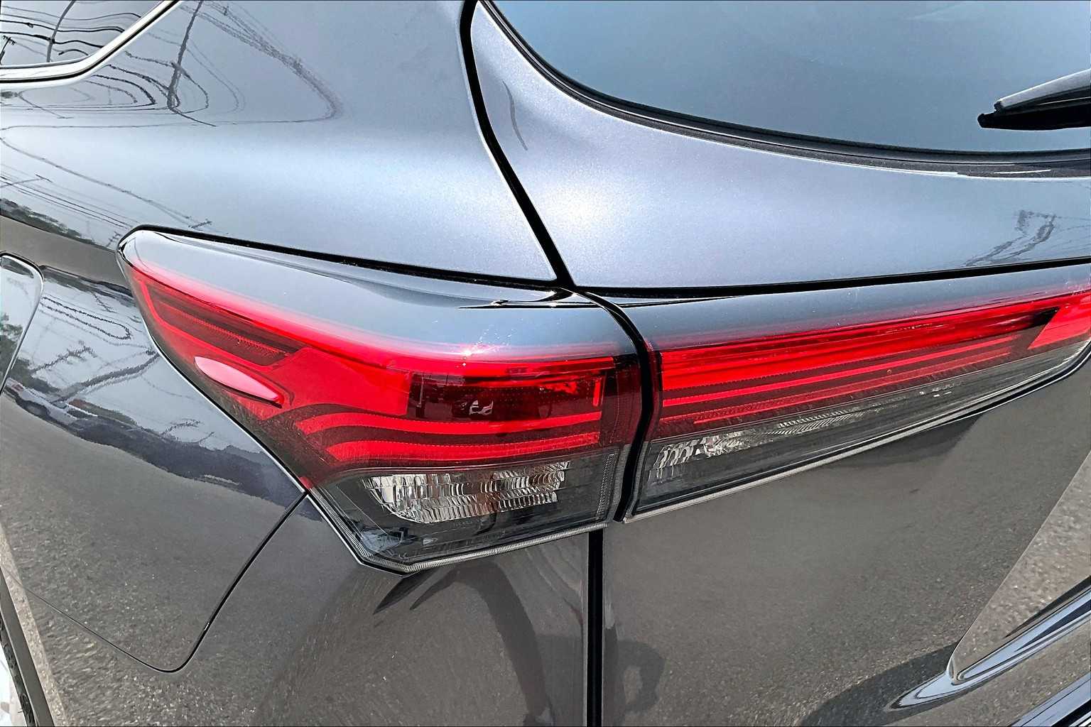 used 2022 Toyota Highlander car, priced at $33,788
