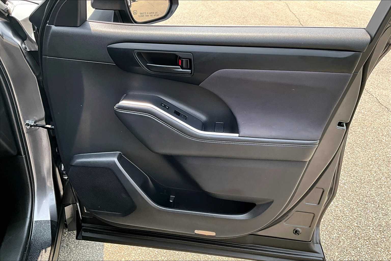 used 2022 Toyota Highlander car, priced at $33,788