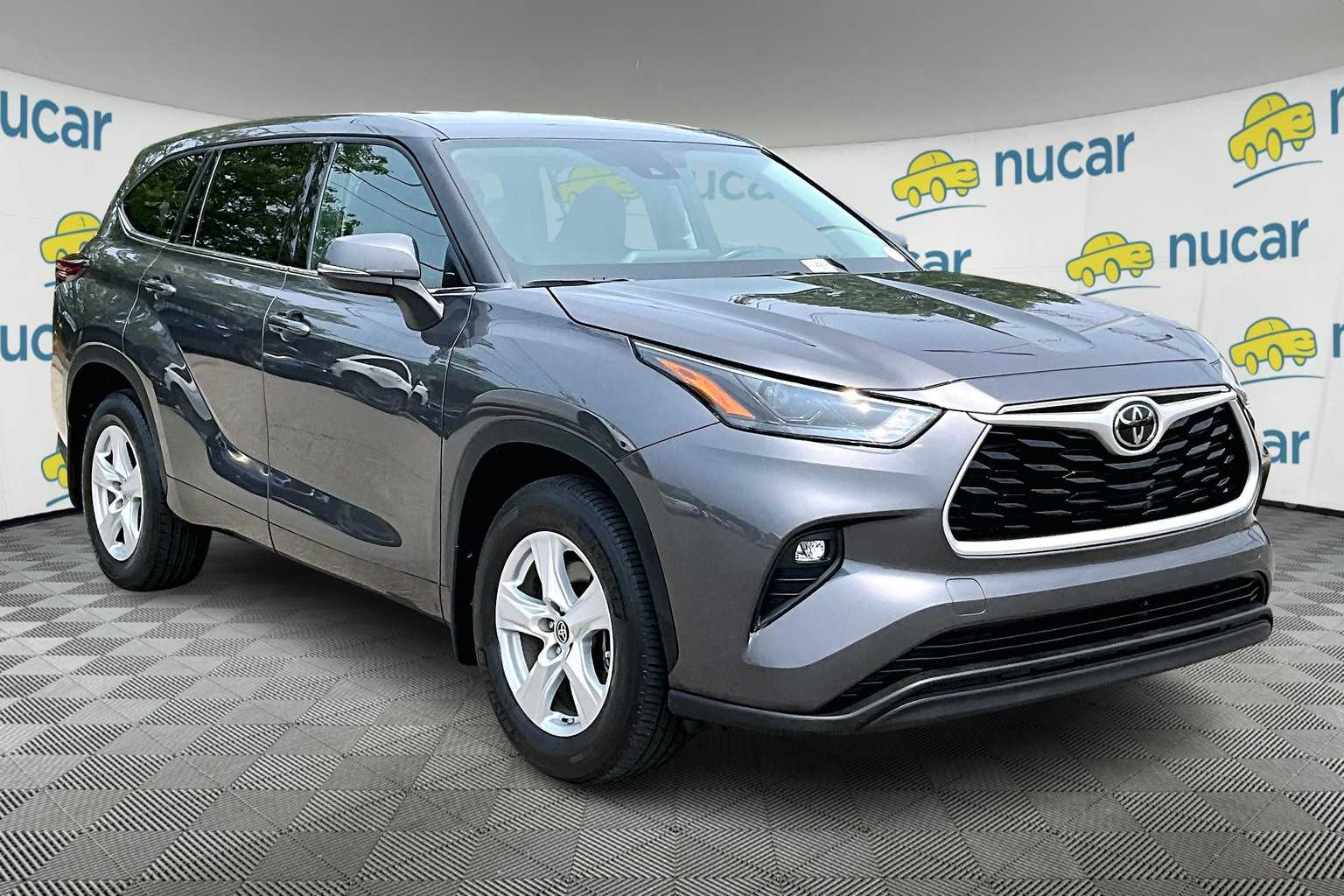 used 2022 Toyota Highlander car, priced at $33,788