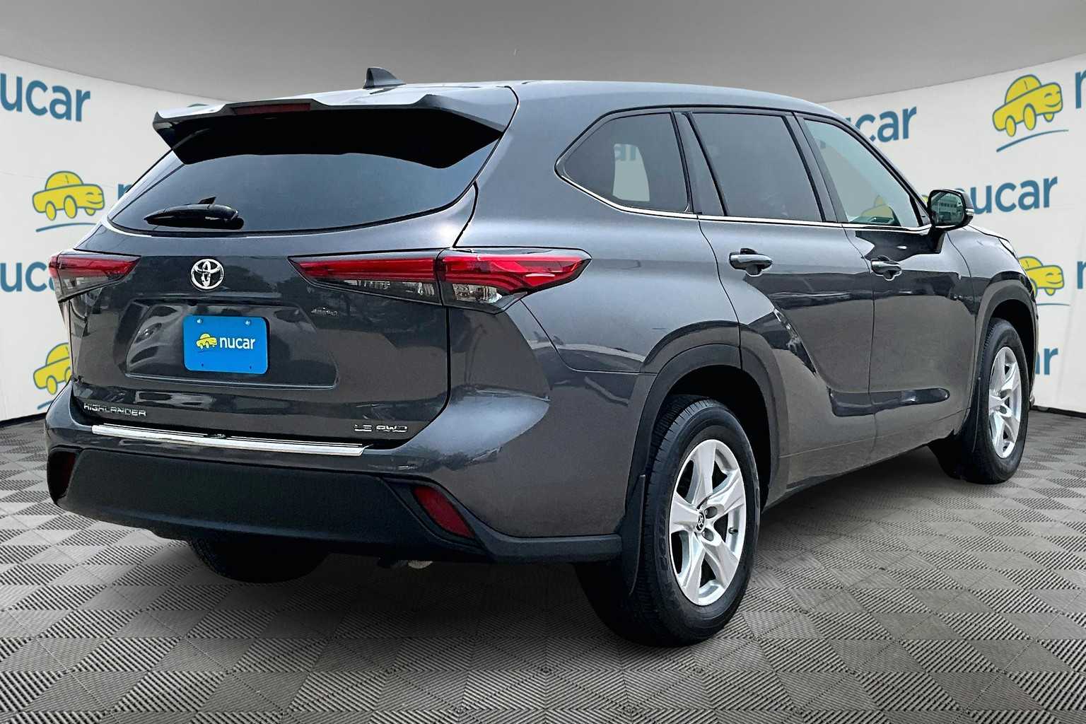 used 2022 Toyota Highlander car, priced at $33,788