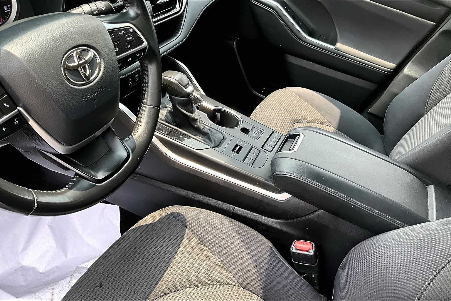used 2022 Toyota Highlander car, priced at $33,788