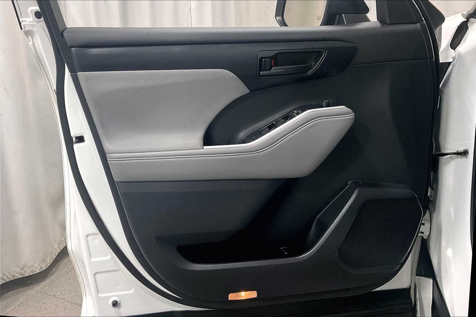 used 2022 Toyota Highlander car, priced at $31,777