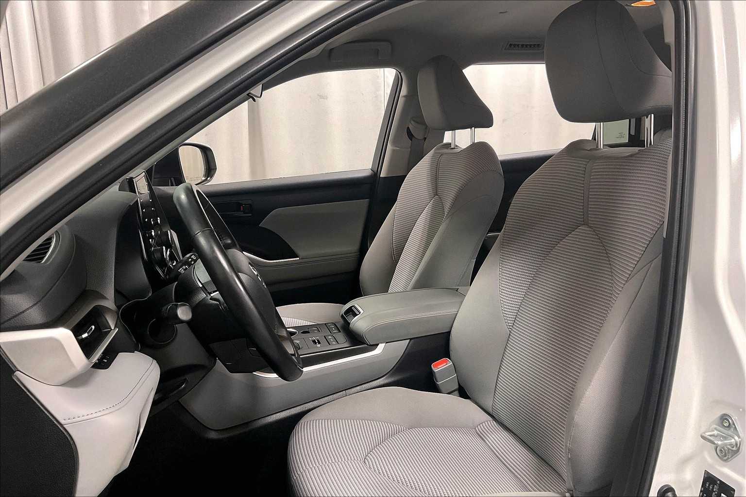 used 2022 Toyota Highlander car, priced at $31,777