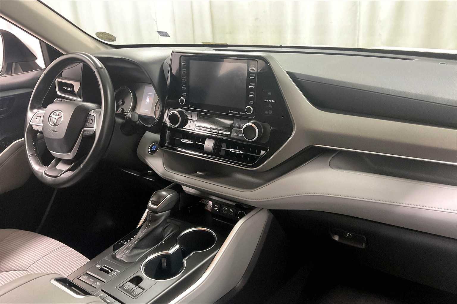 used 2022 Toyota Highlander car, priced at $31,777