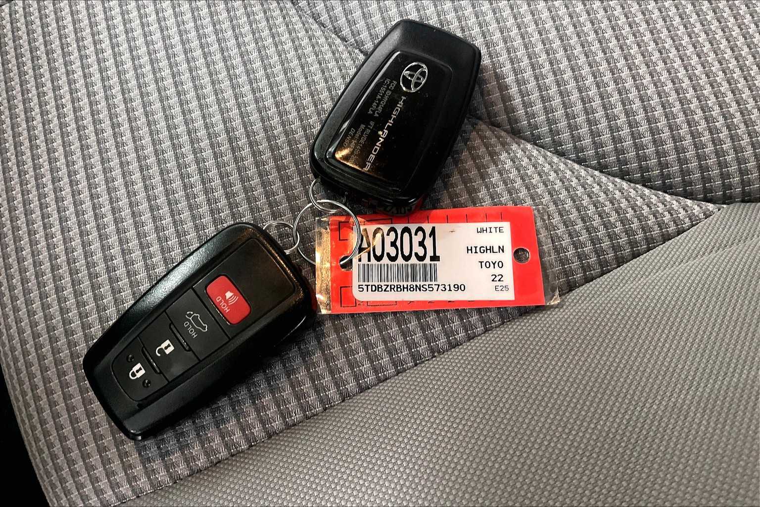 used 2022 Toyota Highlander car, priced at $31,777