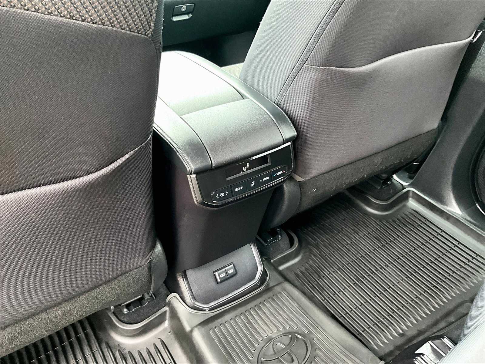 used 2022 Toyota Highlander car, priced at $32,987