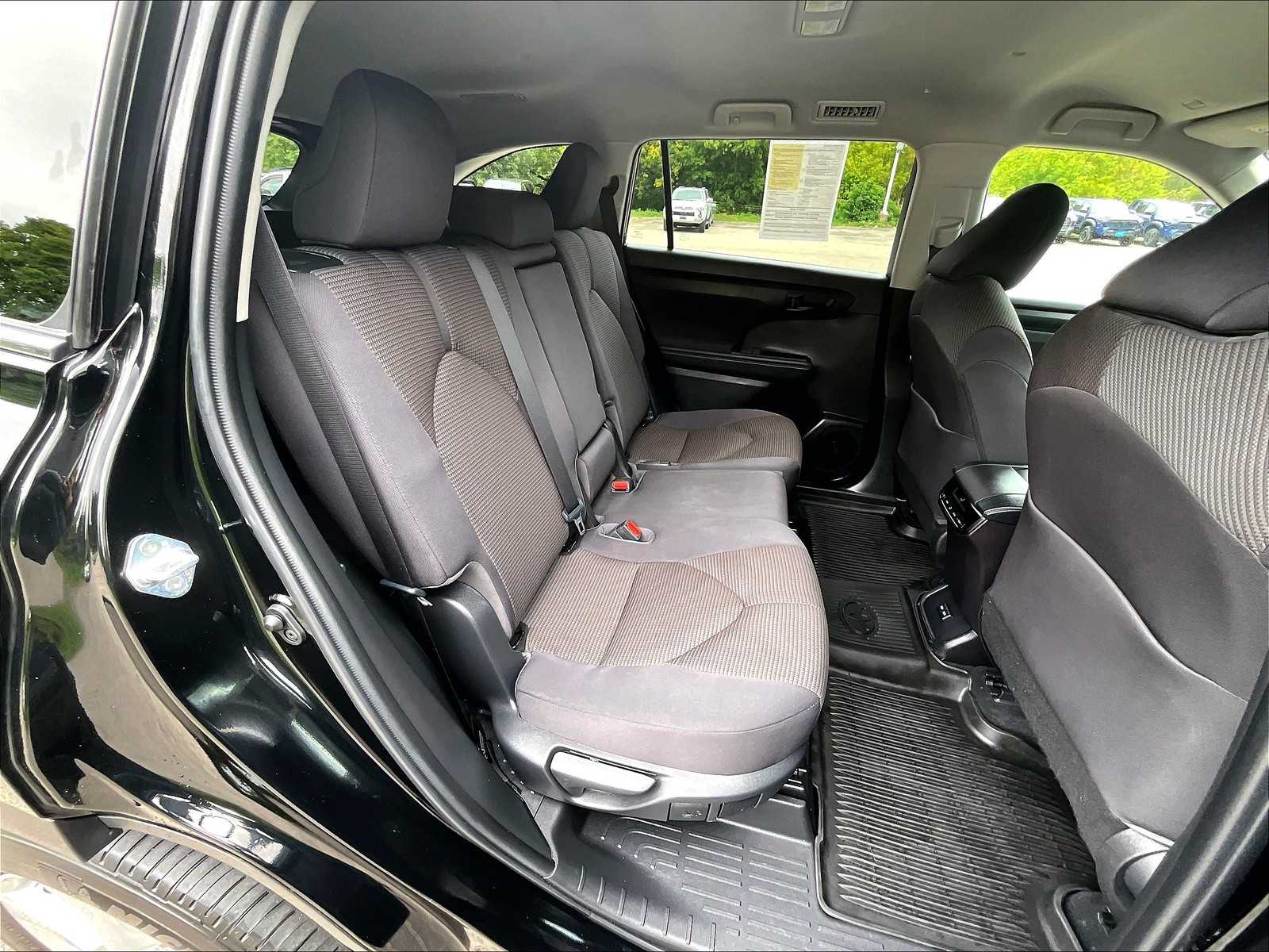 used 2022 Toyota Highlander car, priced at $32,987