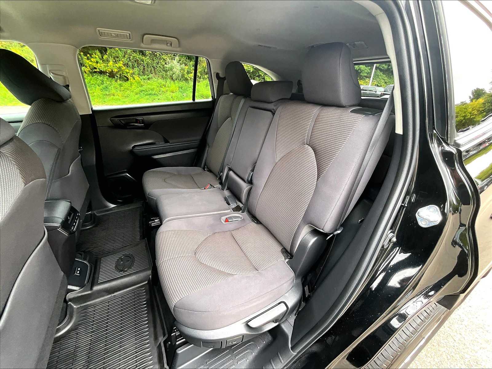 used 2022 Toyota Highlander car, priced at $32,987