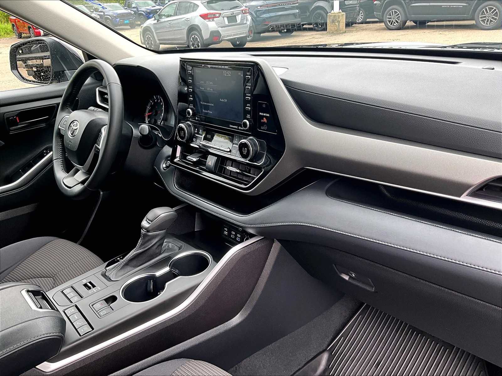 used 2022 Toyota Highlander car, priced at $32,987