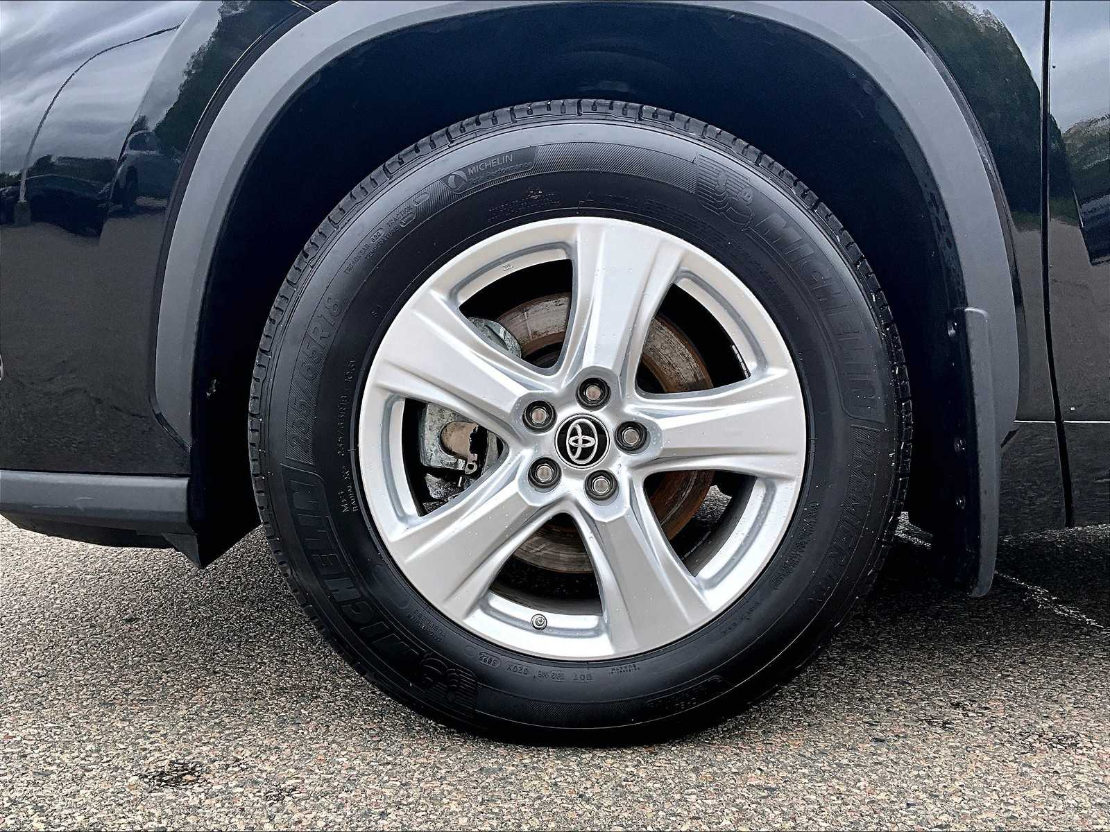 used 2022 Toyota Highlander car, priced at $32,987