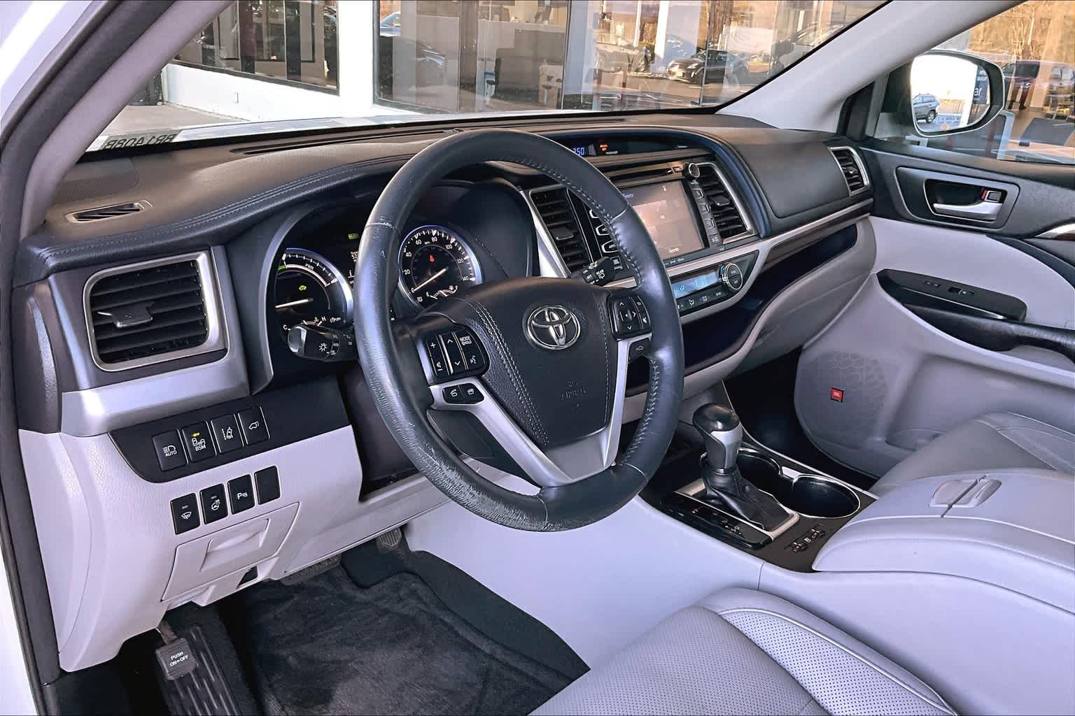 used 2016 Toyota Highlander Hybrid car, priced at $24,988