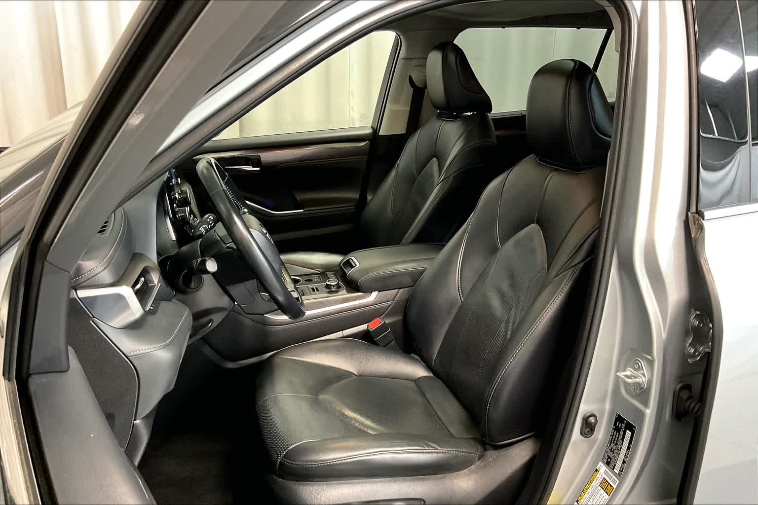 used 2021 Toyota Highlander car, priced at $34,999