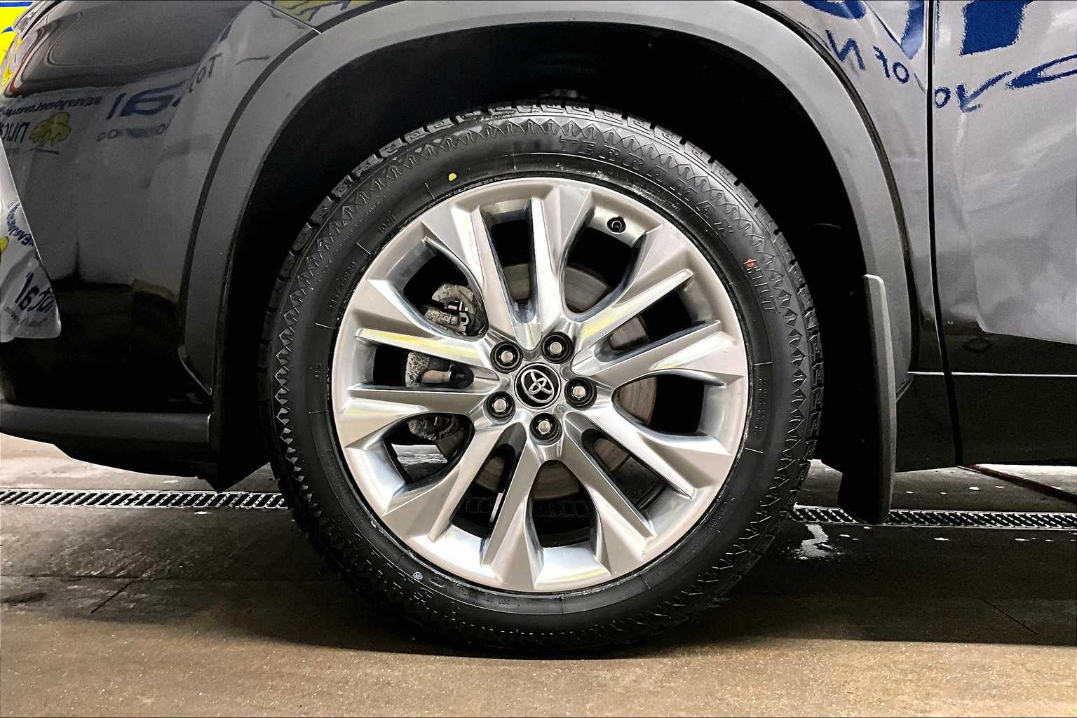 used 2022 Toyota Highlander car, priced at $40,888