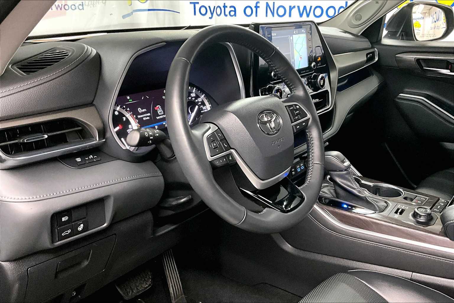 used 2022 Toyota Highlander car, priced at $40,888