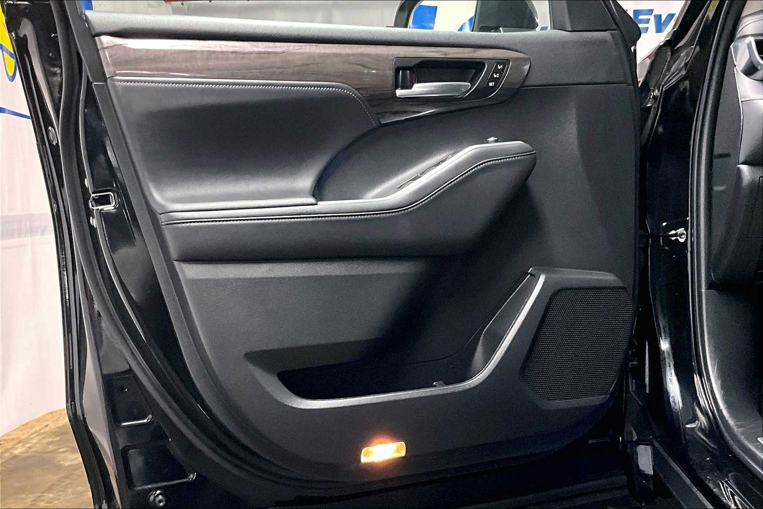 used 2022 Toyota Highlander car, priced at $40,888