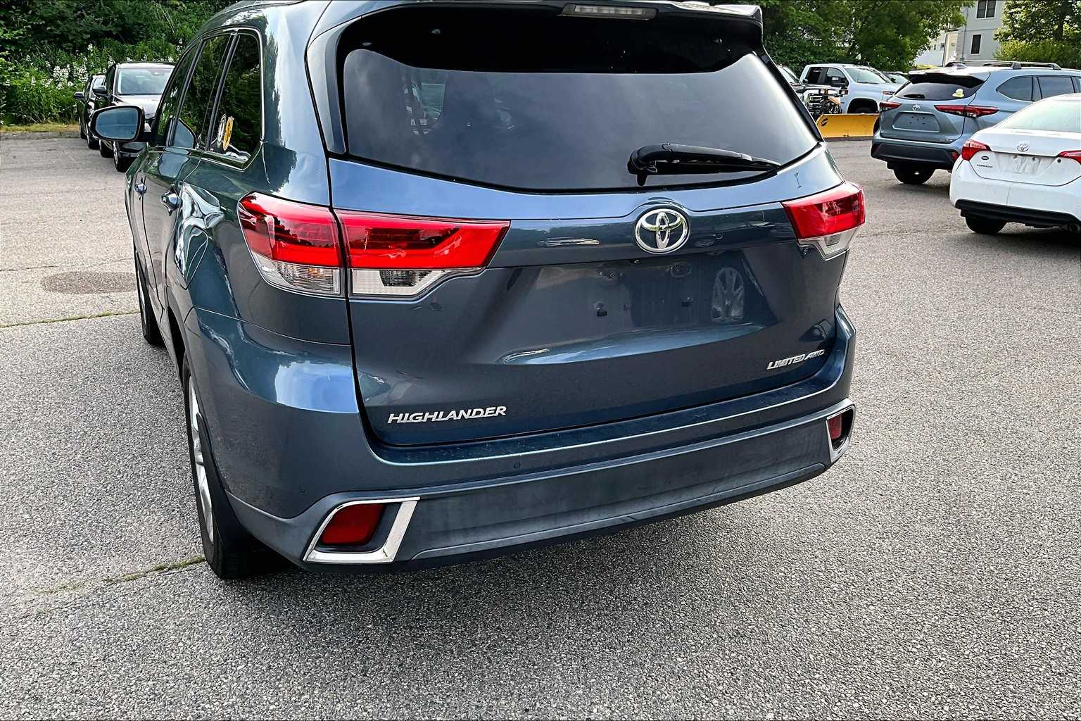 used 2019 Toyota Highlander car, priced at $26,978