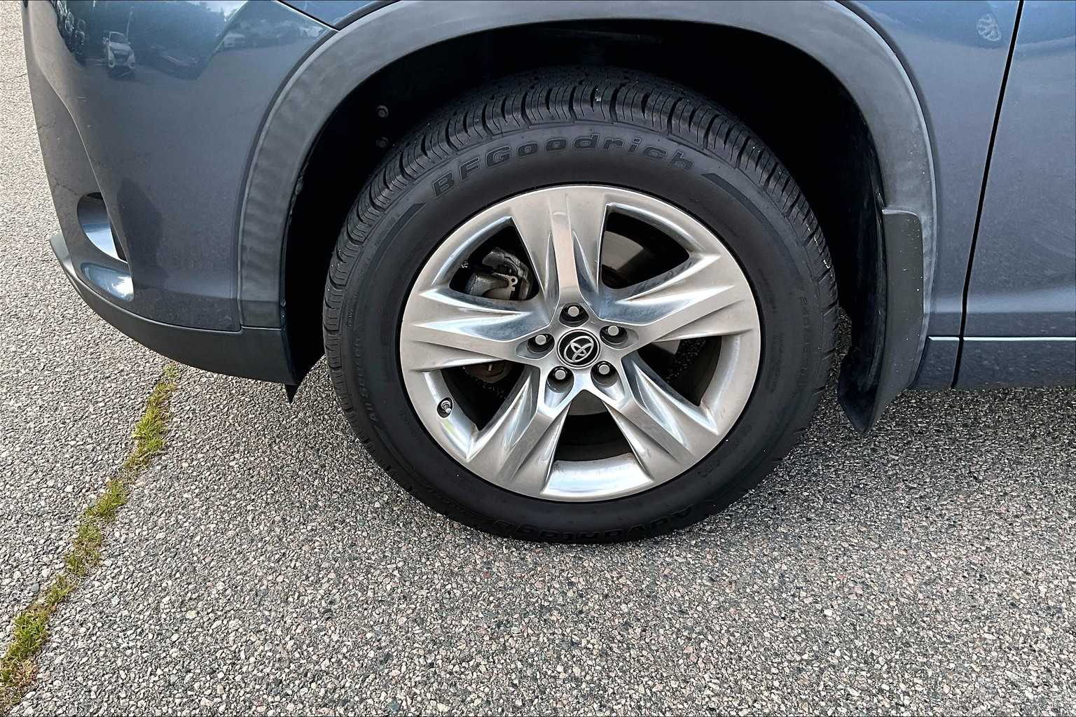 used 2019 Toyota Highlander car, priced at $26,978