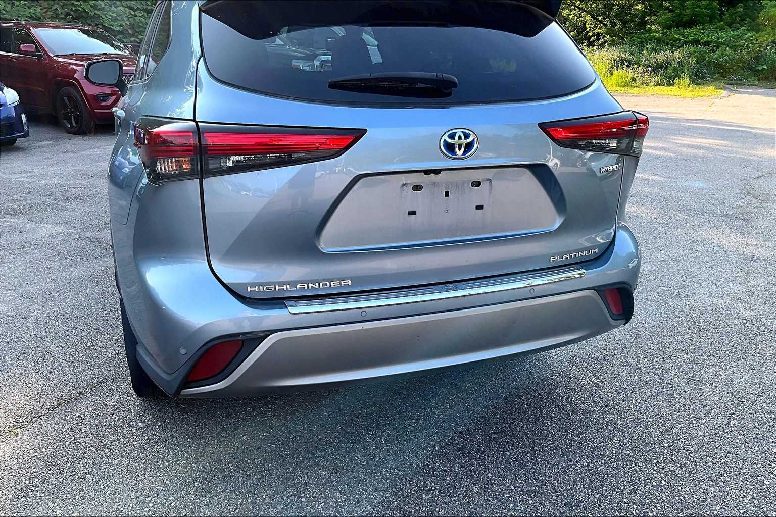 used 2022 Toyota Highlander car, priced at $46,888