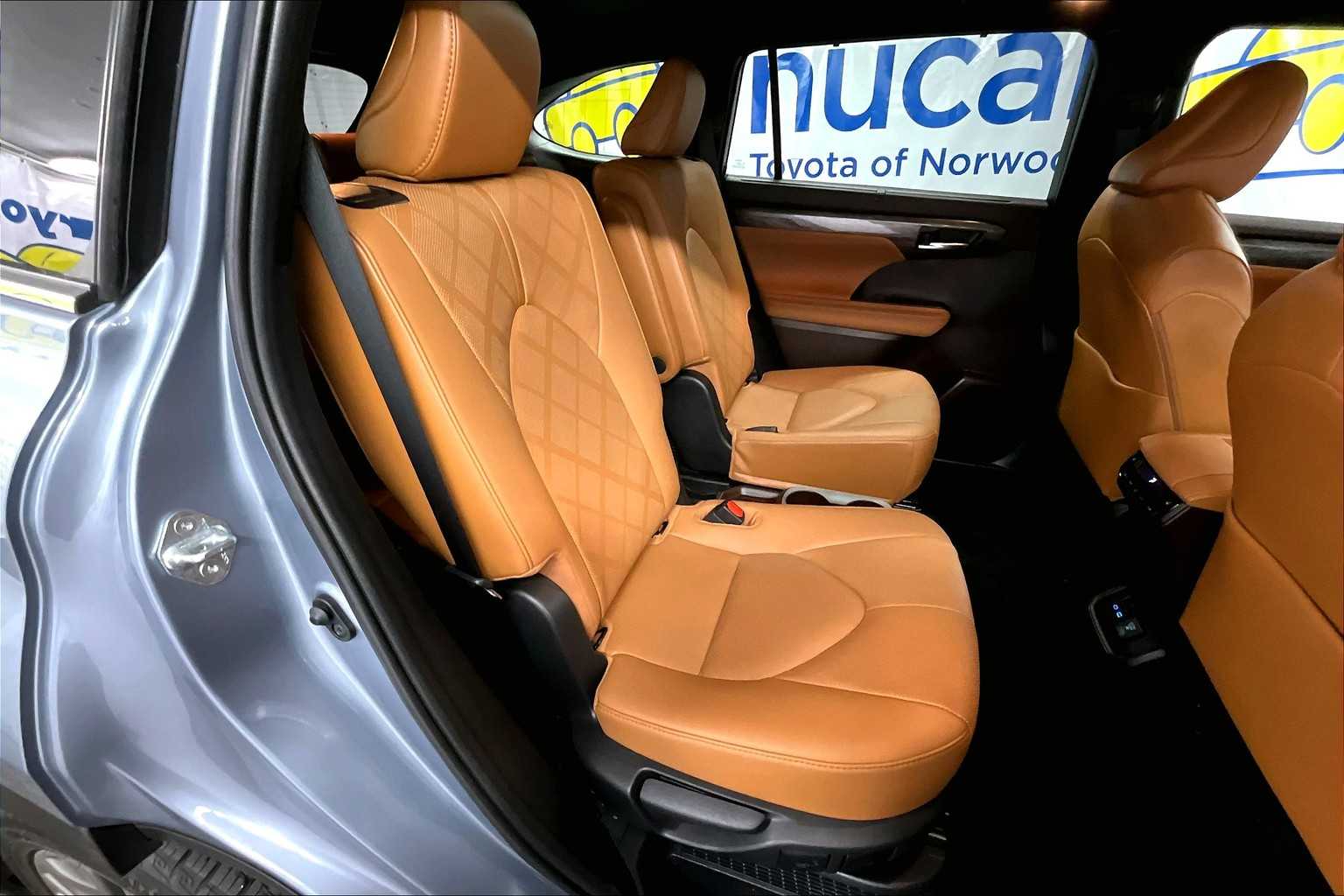 used 2022 Toyota Highlander car, priced at $41,622