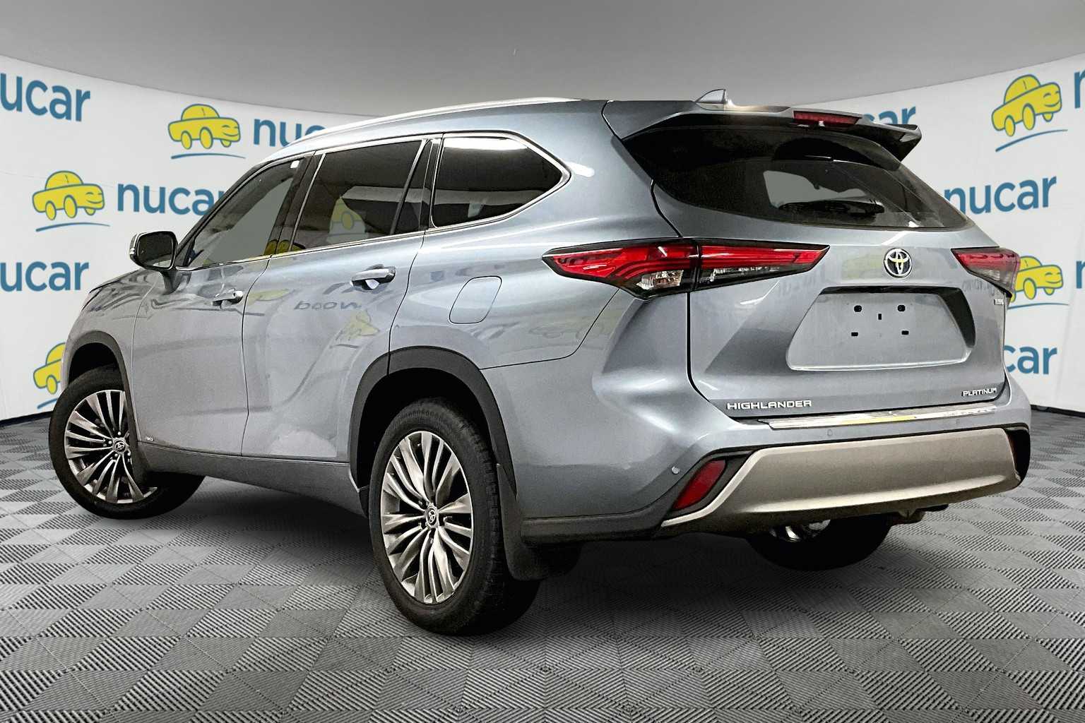 used 2022 Toyota Highlander car, priced at $41,622