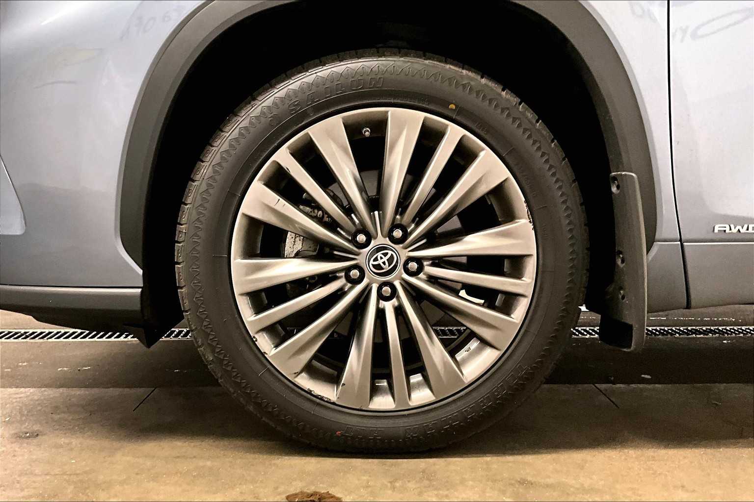 used 2022 Toyota Highlander car, priced at $41,622