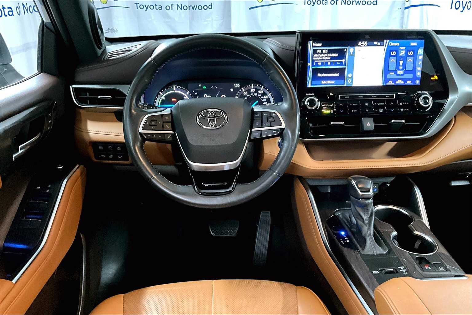 used 2022 Toyota Highlander car, priced at $41,622