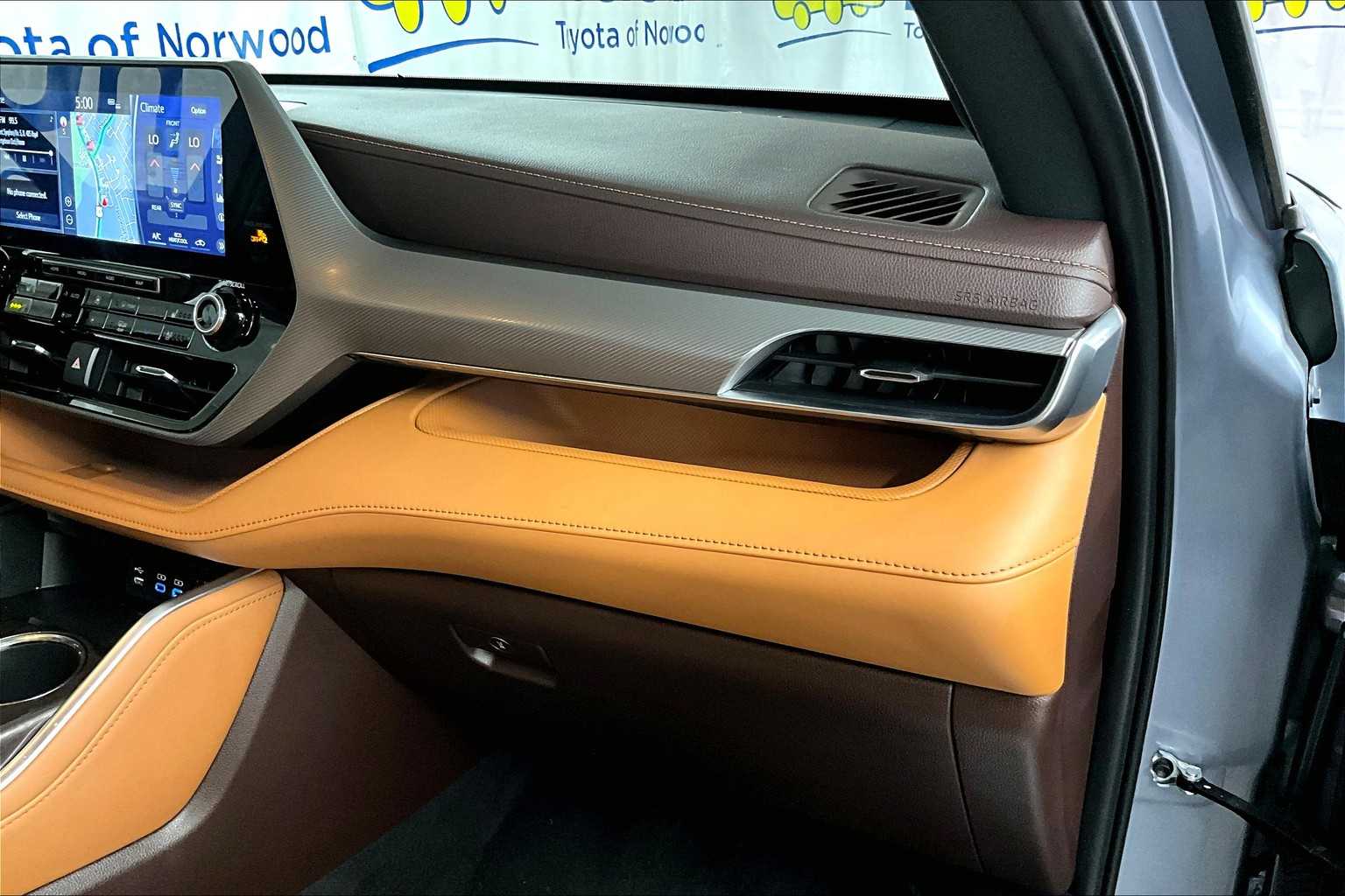 used 2022 Toyota Highlander car, priced at $41,622