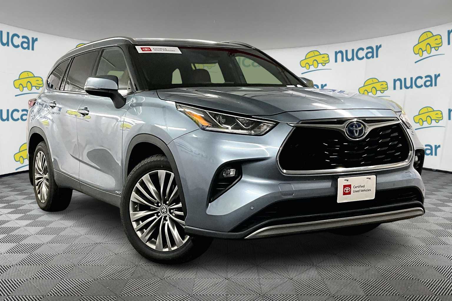 used 2022 Toyota Highlander car, priced at $41,622