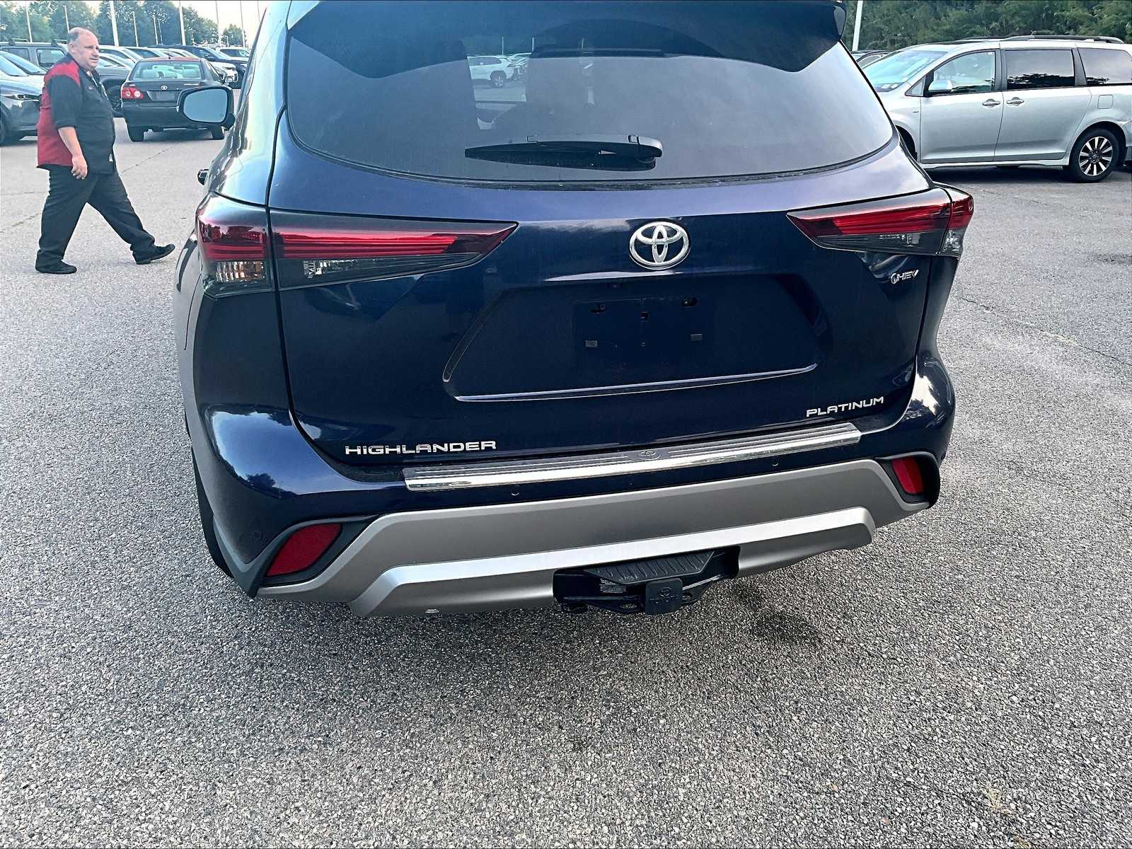 used 2025 Toyota Highlander car, priced at $55,274