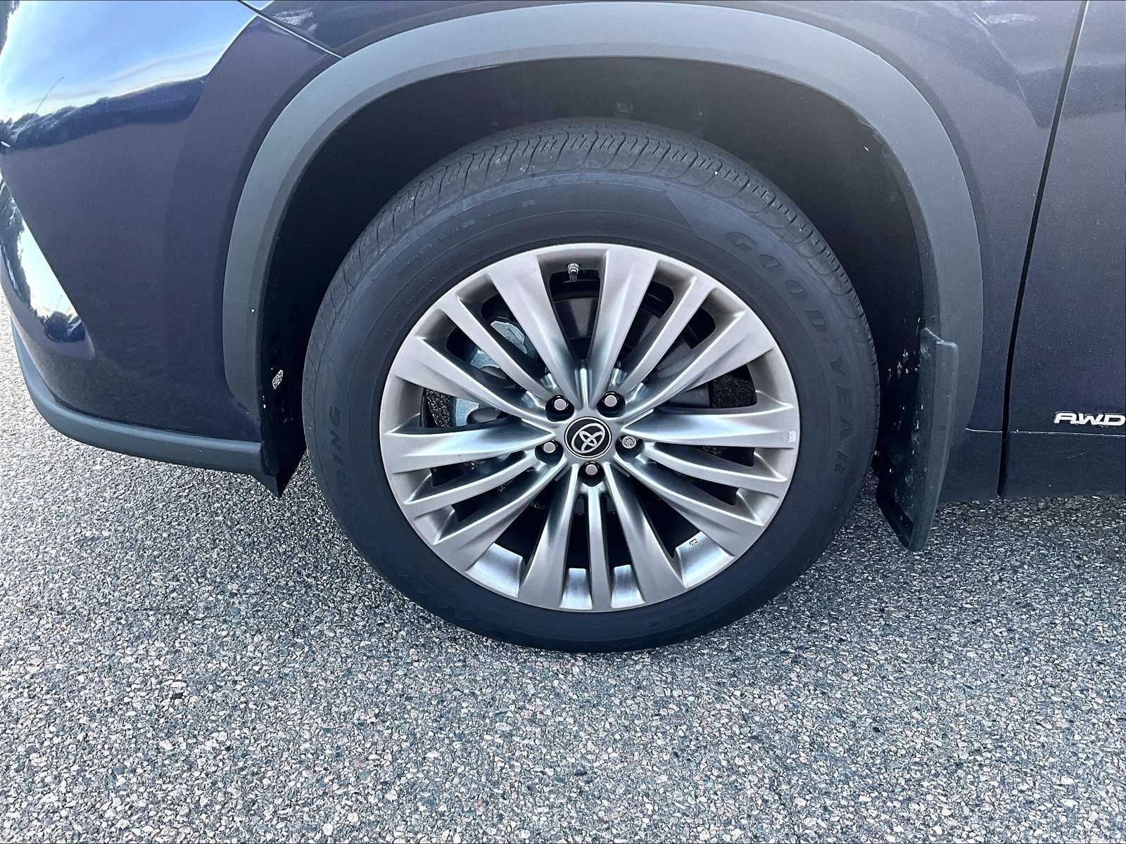 used 2025 Toyota Highlander car, priced at $55,274