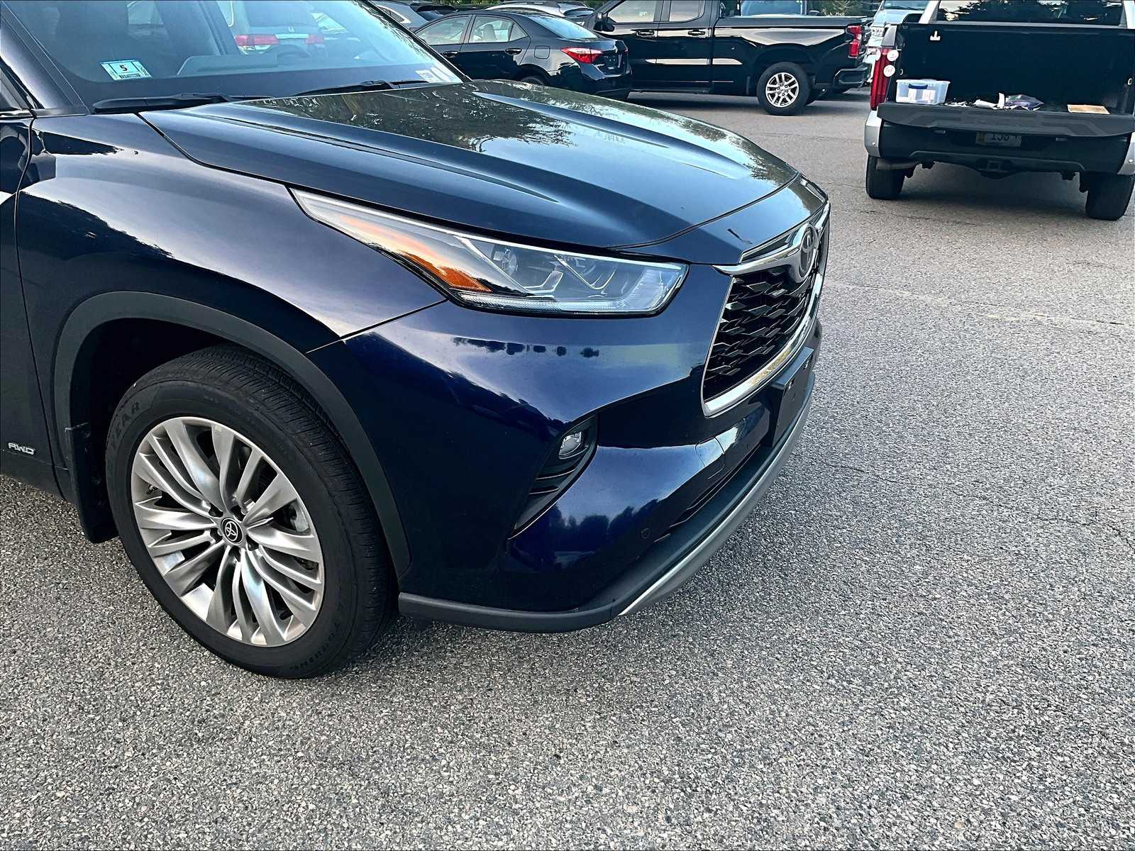 used 2025 Toyota Highlander car, priced at $55,274