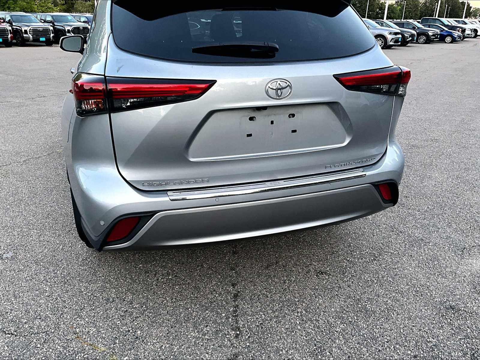 used 2022 Toyota Highlander car, priced at $42,787